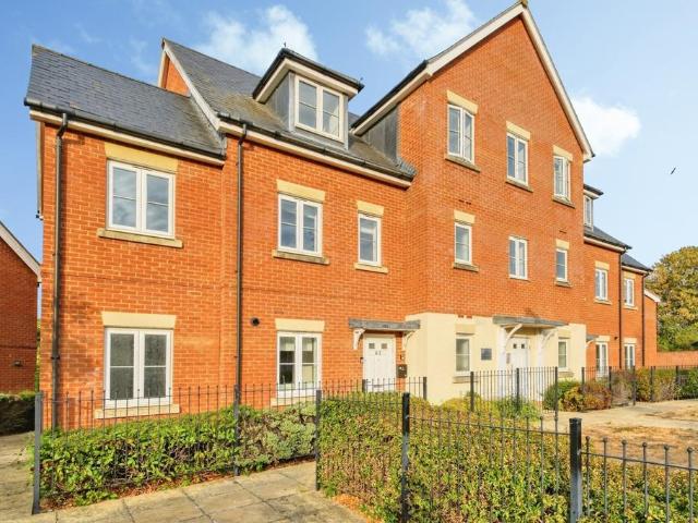Flat for sale in Barton Stacey, Hampshire