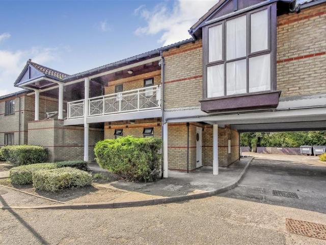 Flat for sale in Arrington, Cambridgeshire