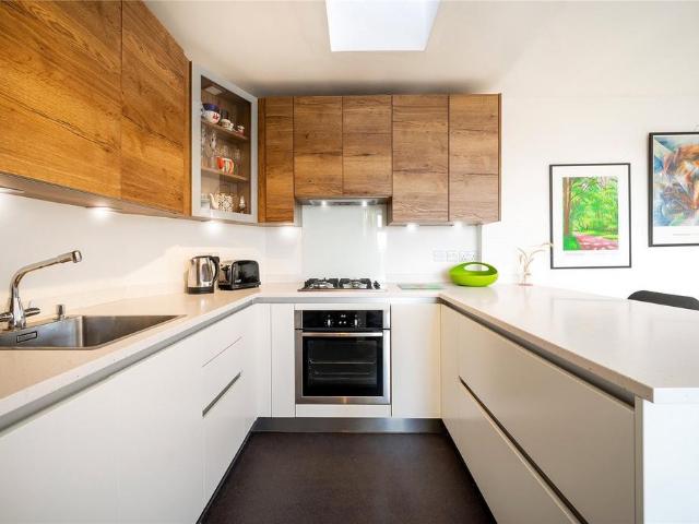 Flat for sale in West Hampstead, Greater London