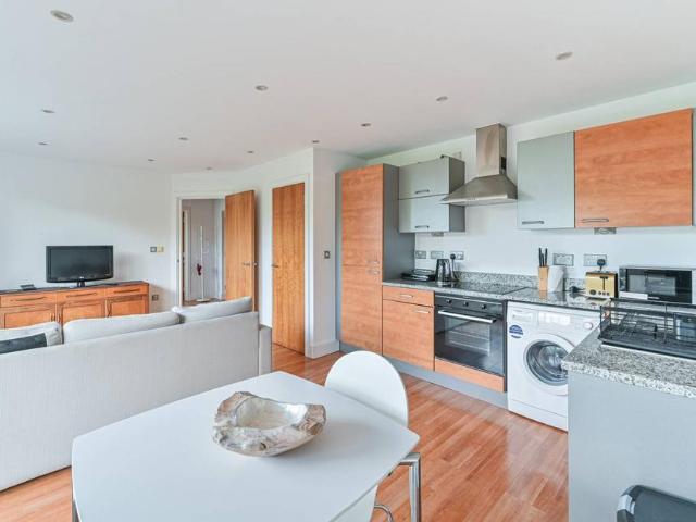 Flat for sale in Camberwell, Greater London