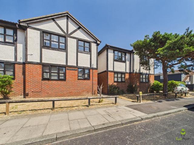 Flat for sale in West Heath, Greater London