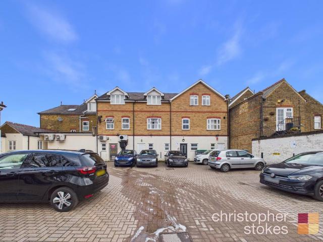 Flat for sale in Broxbourne, Hertfordshire