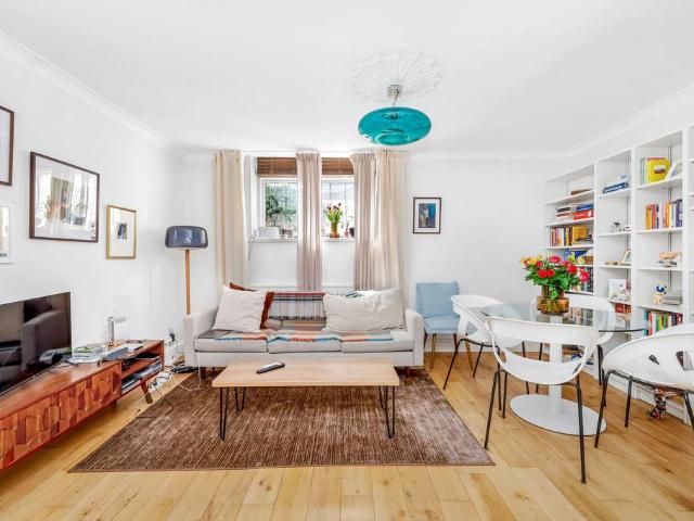 Flat for sale in Mapesbury, Greater London