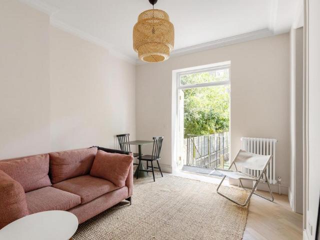Flat for sale in North Kensington, Greater London