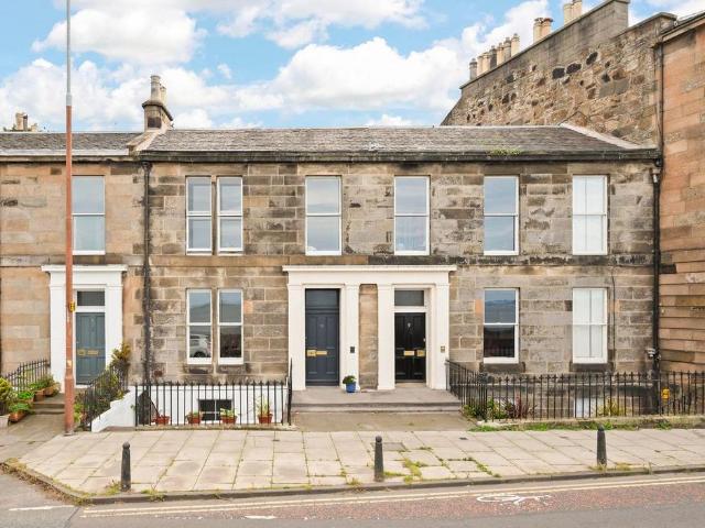 Flat for sale in Trinity, Scotland