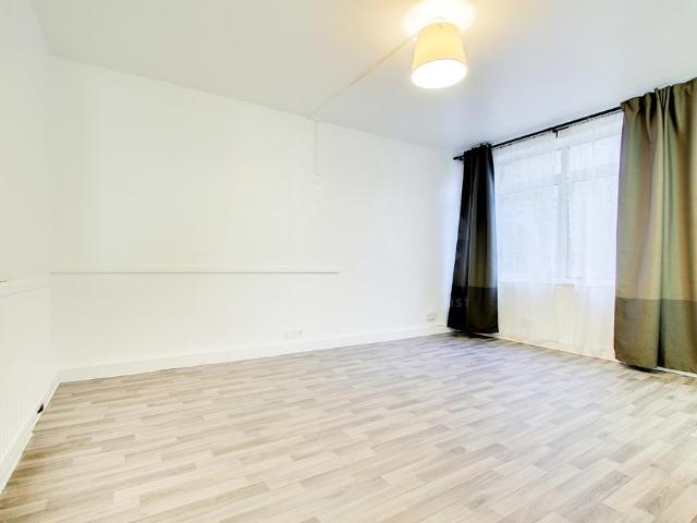 Flat for sale in London Borough of Croydon, South Norwood