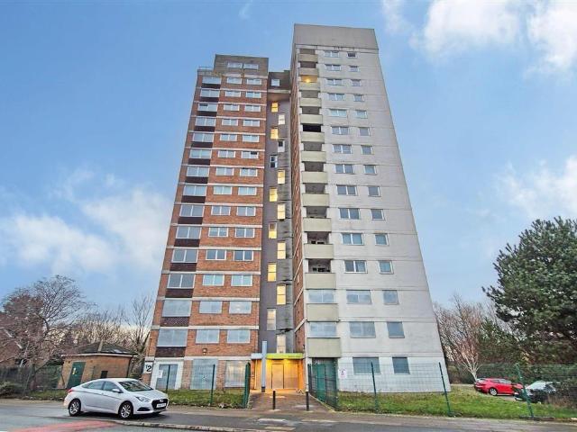 Flat for sale in Kirkby, Knowsley