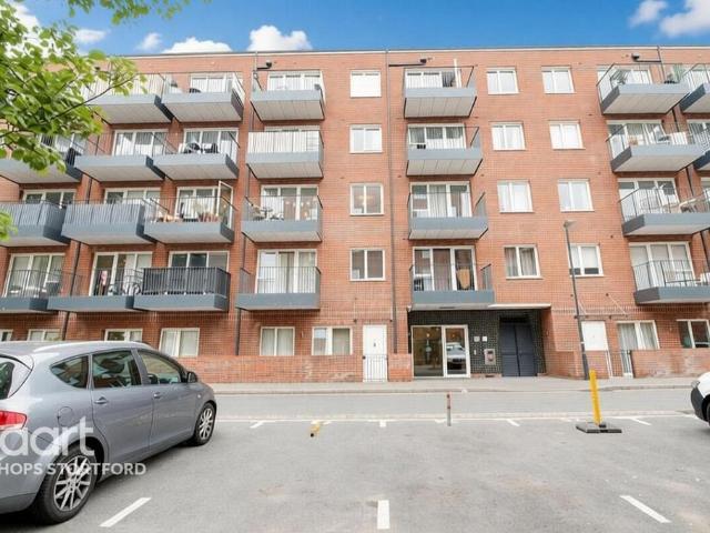 Flat for sale in Hockerill, East Hertfordshire
