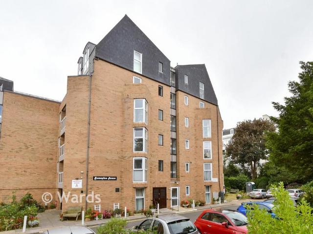 Flat for sale in Folkestone