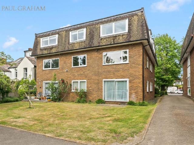 Flat for sale in Wallington, Greater London