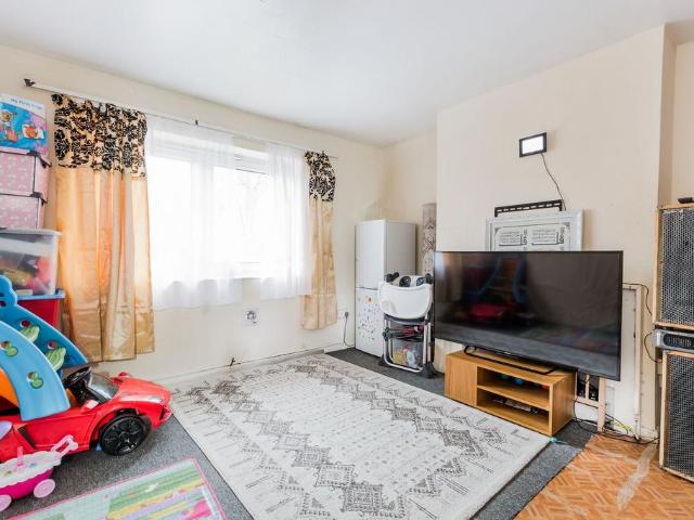 Flat for sale in London Borough of Newham, Greater London