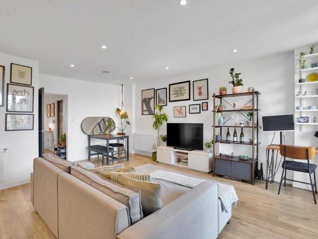 Flat for sale in Peckham, Greater London