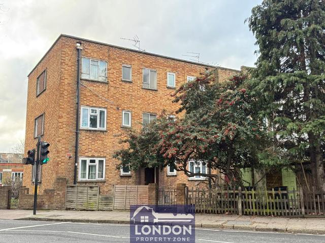 Flat for sale in Finsbury Park, Greater London