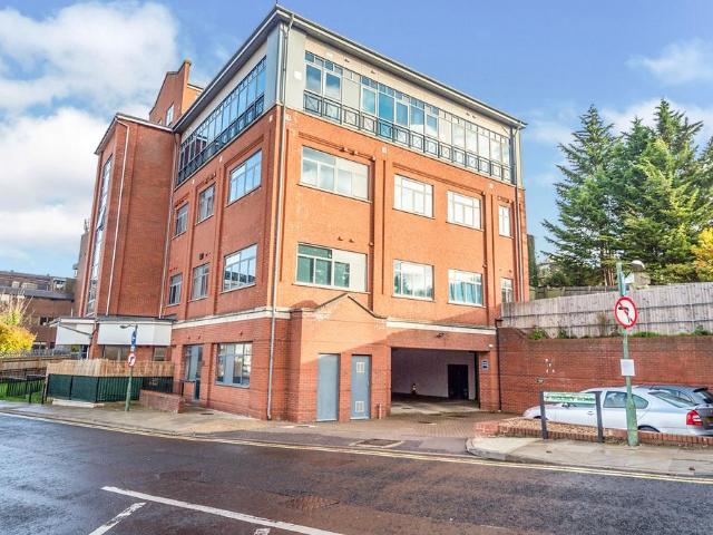 Flat for sale in The Image, Pouchen End