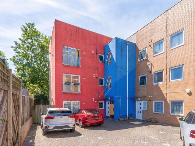 Flat for sale in London Borough of Croydon, Thornton Heath