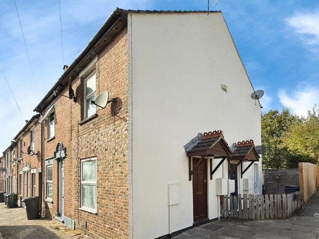 Flat for sale in High Town, Luton
