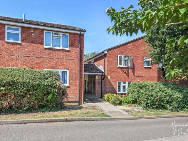 Flat for sale in Latton Bush, Harlow