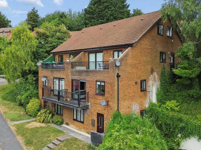 Flat for sale in Castlefield, Cressex