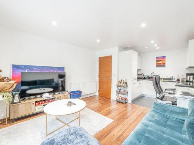 Flat for sale in Little Stanmore, Greater London