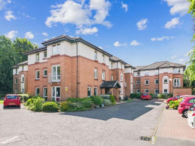Flat for sale in Clarkston, Scotland
