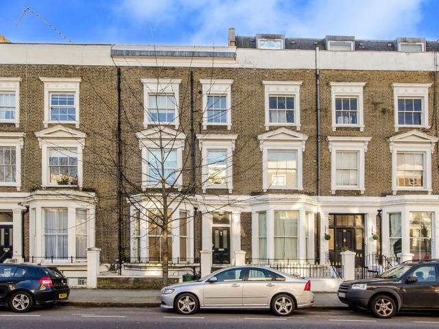 Flat for sale in Kensington, Greater London