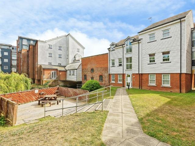 Flat for sale in Barracks, The Bridge