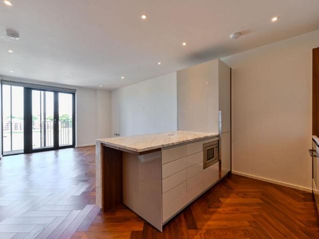 Flat for sale in Nine Elms, Greater London