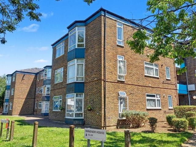 Flat for sale in The Close, Hampshire