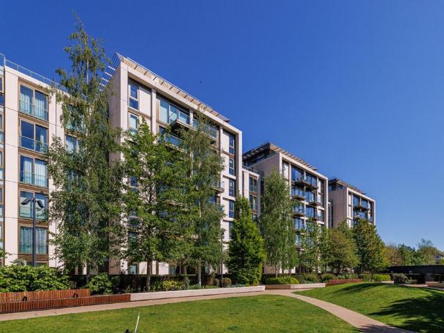 Flat for sale in West Kensington, Greater London