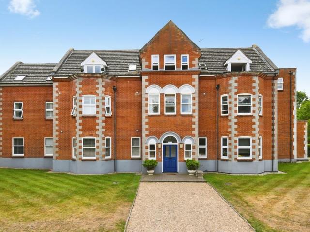 Flat for sale in Maldon, Essex