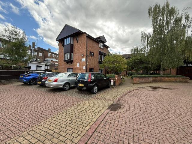 Flat for sale in Northwood Hills, Greater London