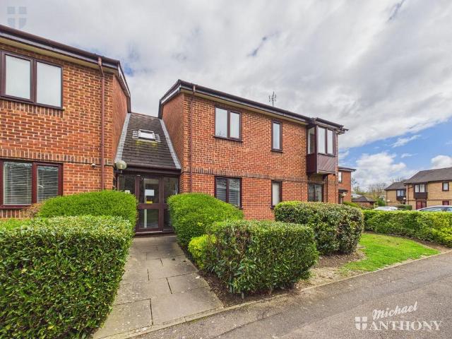 Flat for sale in Walton, Aylesbury