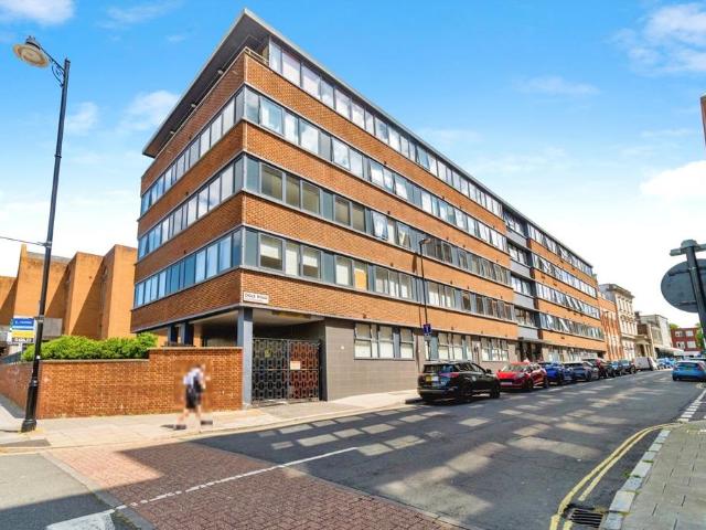 Flat for sale in The Polygon, City Of Southampton
