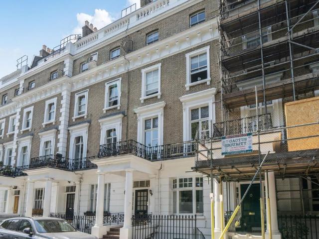 Flat for sale in Brompton, Greater London