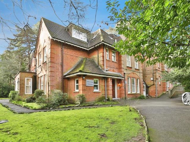Flat for sale in West Cliff, Bournemouth