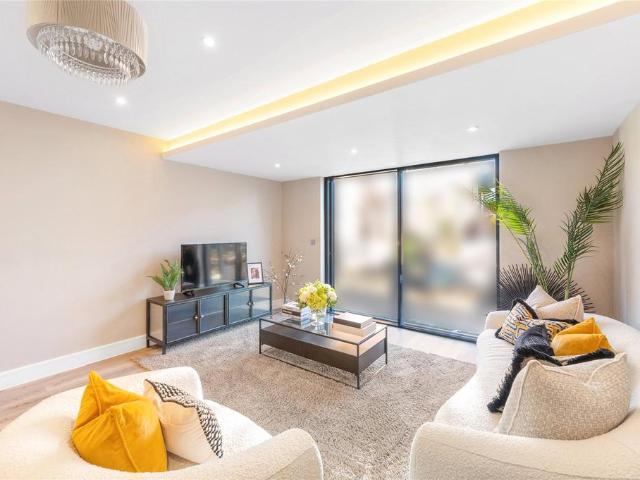 Flat for sale in Streatham, Greater London