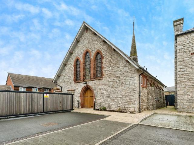 Flat for sale in Holywell, Wales