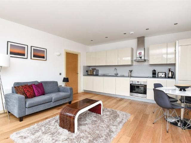 Flat for sale in West Kensington, Greater London