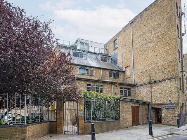 Flat for sale in St. George in the East, Whitechapel