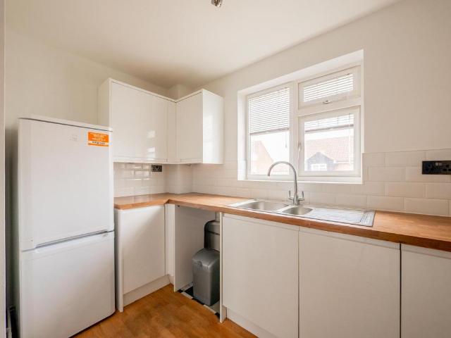 Flat for sale in Barling, Essex