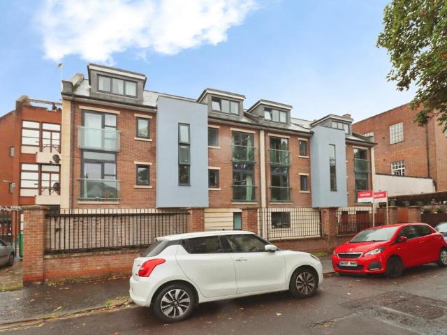 Flat for sale in Fishponds, Bristol