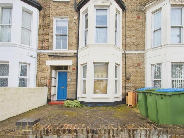 Flat for sale in Shooters Hill, Greater London