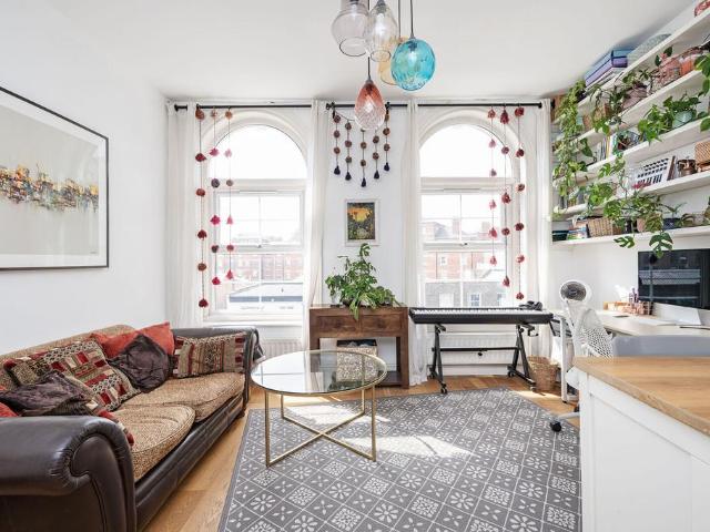 Flat for sale in Bethnal Green, Greater London