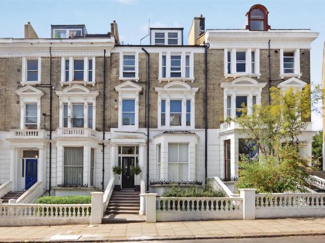 Flat for sale in Belsize Park, Greater London