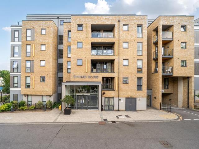 Flat for sale in Hertford, Colliers End