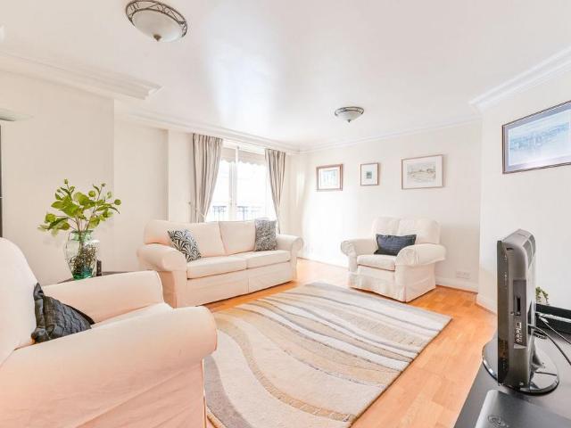 Flat for sale in St. John's Wood, Greater London