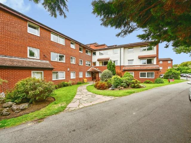 Flat for sale in Ainsdale, Sefton