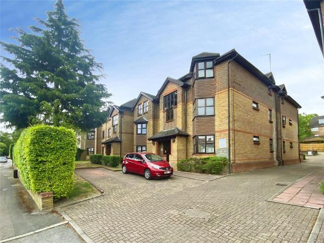 Flat for sale in Carshalton Beeches, Greater London