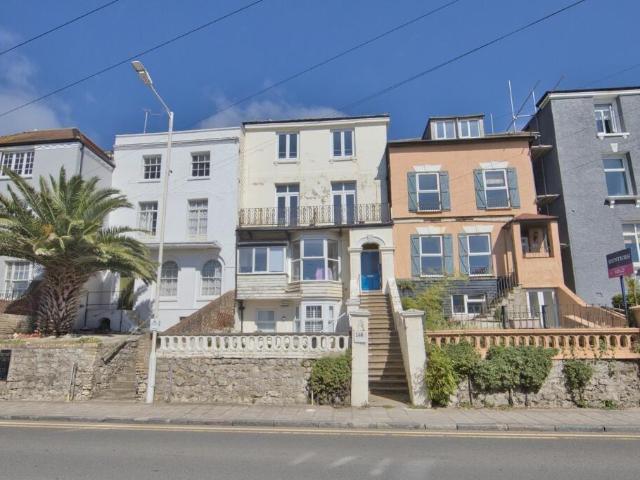 Flat for sale in Golden Valley, Folkestone and Hythe
