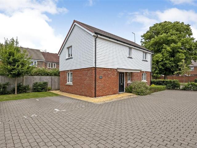 Flat for sale in Littlecote, West Sussex
